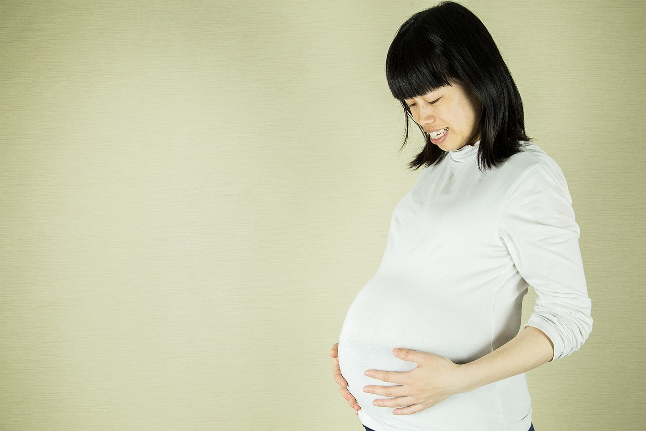 怀孕四个月女孩的肚子变化与图片展示